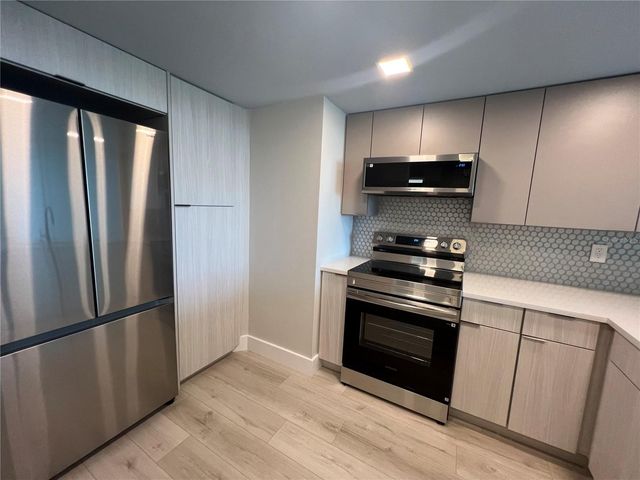 6104 PALMA DEL MAR BOULEVARD S 607, St Petersburg, FL 33715