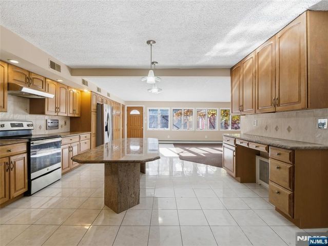 96 Lower Notch, Little Falls, NJ 07424