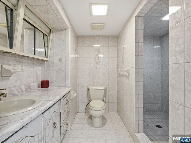 96 Lower Notch, Little Falls, NJ 07424