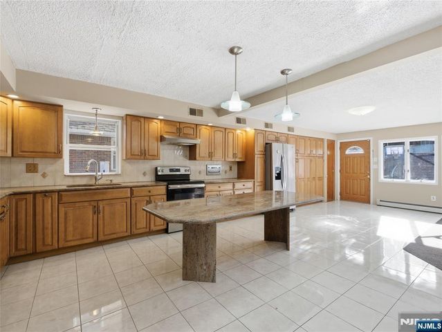 96 Lower Notch, Little Falls, NJ 07424
