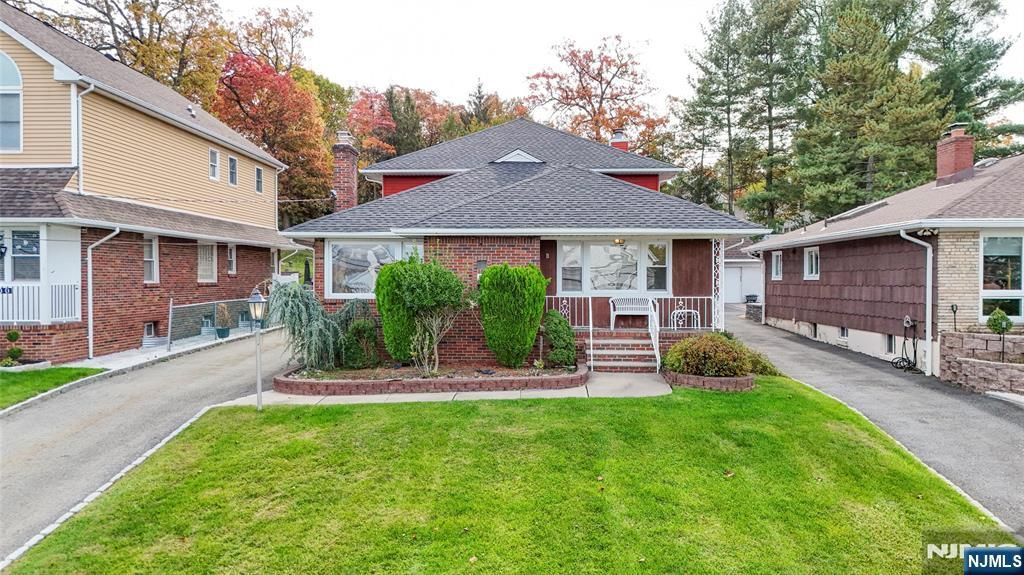 96 Lower Notch, Little Falls, NJ 07424