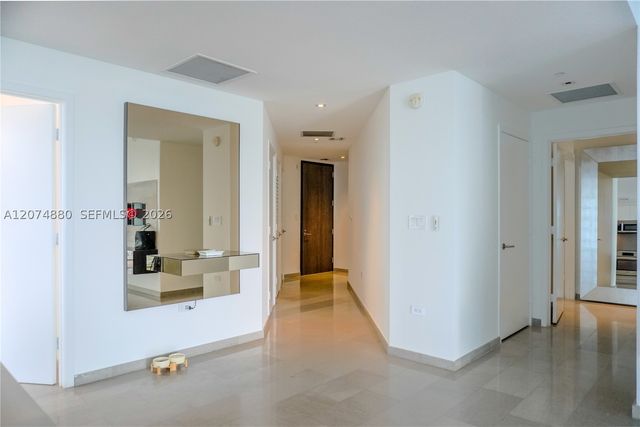 88 SW 7 2112, Miami, FL 33130