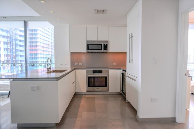 88 SW 7 2112, Miami, FL 33130