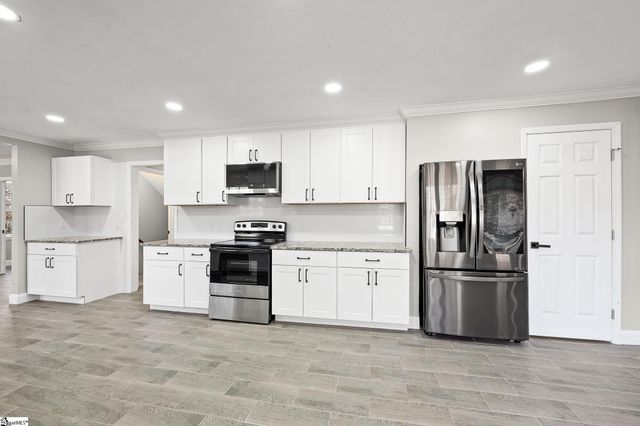 115 Oglewood Drive, Simpsonville, SC 29681