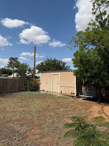 711 24th St, Crane, TX 79731