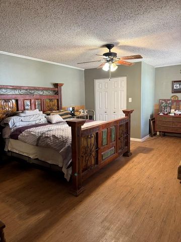 711 24th St, Crane, TX 79731