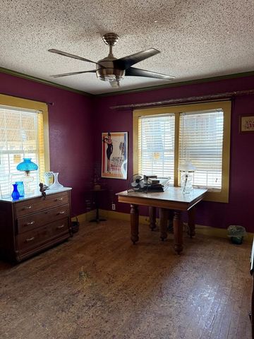 711 24th St, Crane, TX 79731