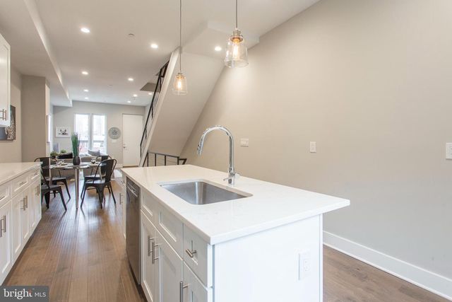 542 PIERCE ST, Philadelphia, PA 19148