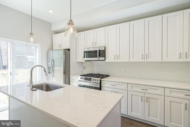 542 PIERCE ST, Philadelphia, PA 19148