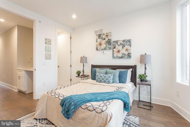 542 PIERCE ST, Philadelphia, PA 19148