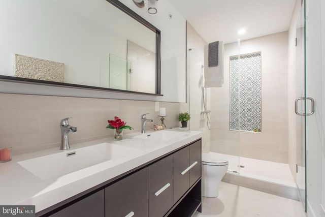 542 PIERCE ST, Philadelphia, PA 19148