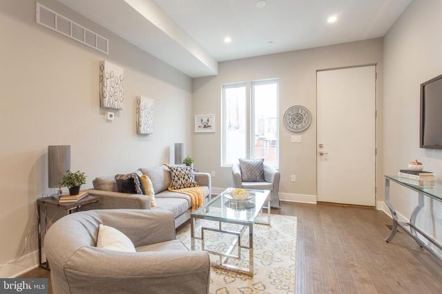 542 PIERCE ST, Philadelphia, PA 19148