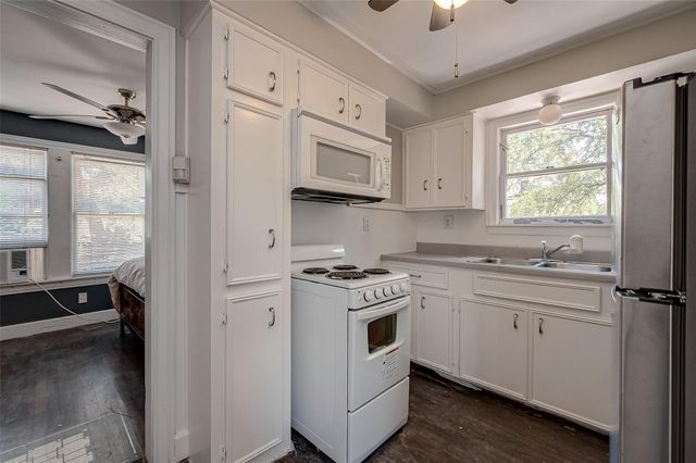 415 Fairbanks - Garage Apartment A Street Garage, Houston, TX 77009