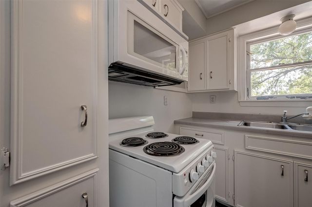 415 Fairbanks - Garage Apartment A Street Garage, Houston, TX 77009