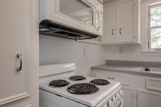 415 Fairbanks - Garage Apartment A Street Garage, Houston, TX 77009