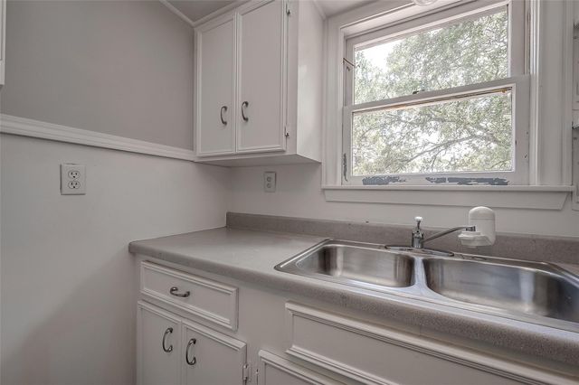 415 Fairbanks - Garage Apartment A Street Garage, Houston, TX 77009