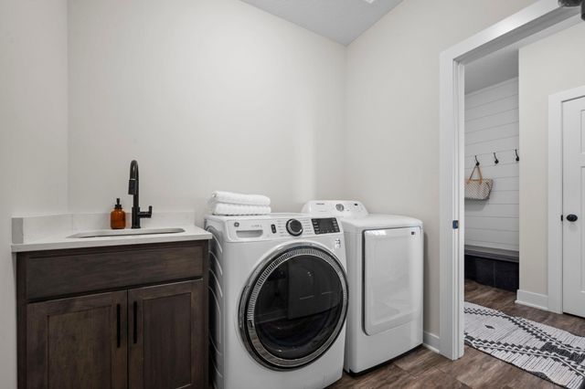 3925 Noah Court NW, Prior Lake, MN 55372