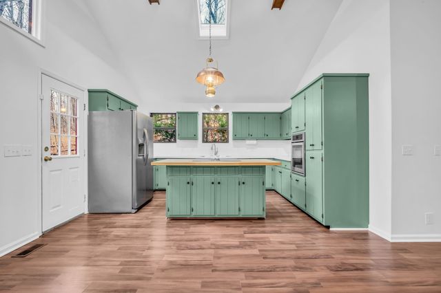 1017 Yellow Hammer Dr, Kingston Springs, TN 37082