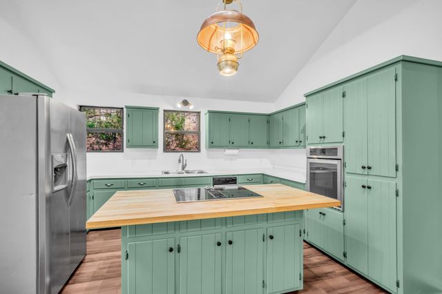 1017 Yellow Hammer Dr, Kingston Springs, TN 37082