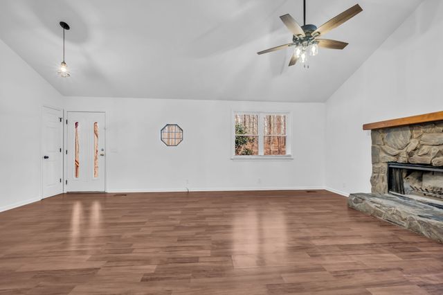 1017 Yellow Hammer Dr, Kingston Springs, TN 37082