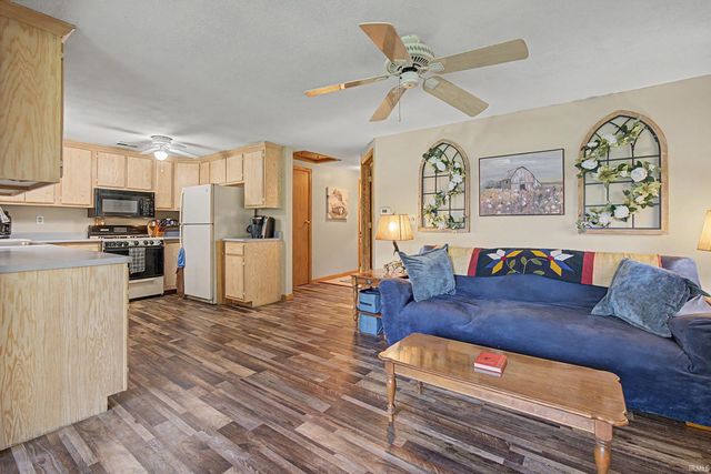 11940 E 690, Hudson, IN 46747