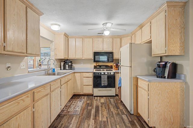 11940 E 690, Hudson, IN 46747
