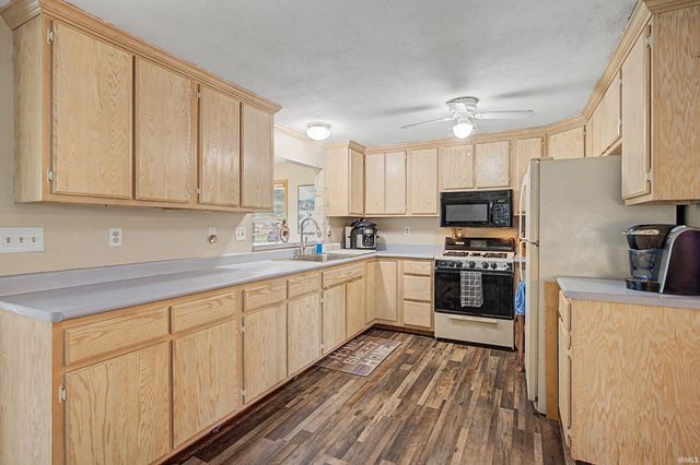 11940 E 690, Hudson, IN 46747