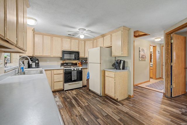 11940 E 690, Hudson, IN 46747