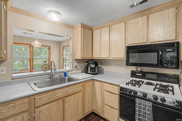 11940 E 690, Hudson, IN 46747
