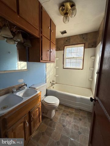 558 MARTINSBURG RD, Berkeley Springs, WV 25411