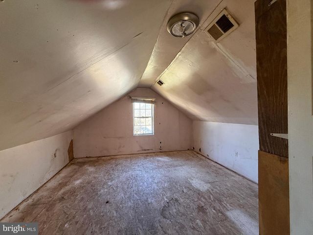 558 MARTINSBURG RD, Berkeley Springs, WV 25411