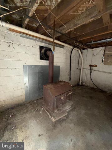 558 MARTINSBURG RD, Berkeley Springs, WV 25411