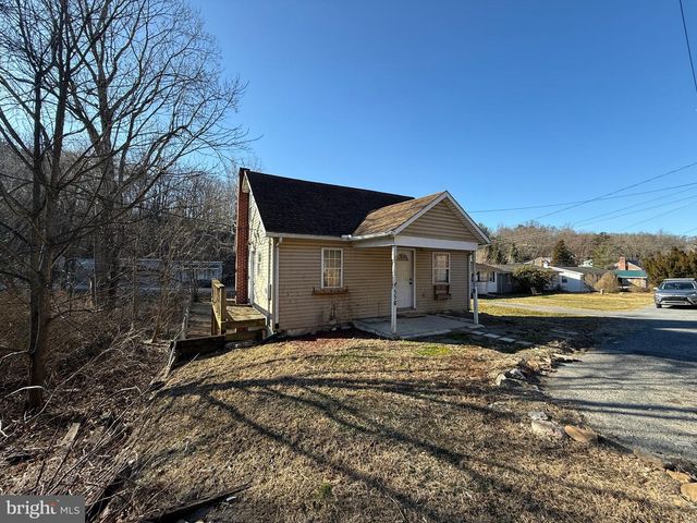 558 MARTINSBURG RD, Berkeley Springs, WV 25411