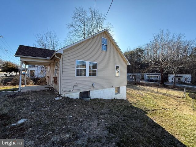 558 MARTINSBURG RD, Berkeley Springs, WV 25411