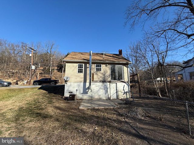 558 MARTINSBURG RD, Berkeley Springs, WV 25411