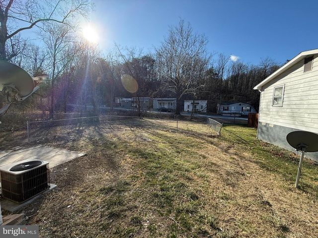 558 MARTINSBURG RD, Berkeley Springs, WV 25411