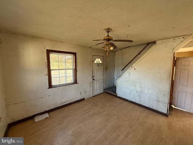 558 MARTINSBURG RD, Berkeley Springs, WV 25411