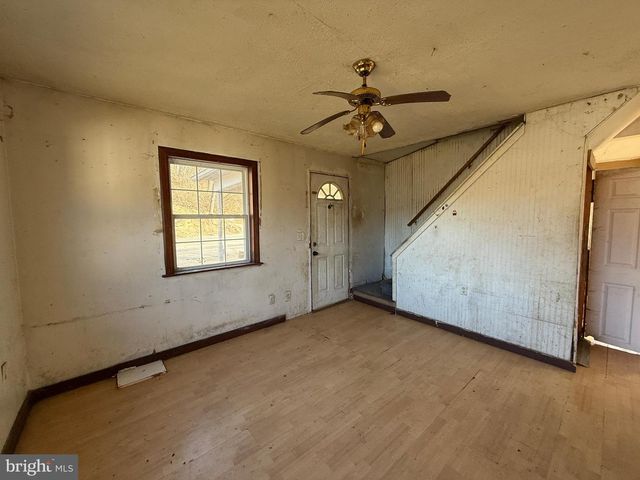 558 MARTINSBURG RD, Berkeley Springs, WV 25411