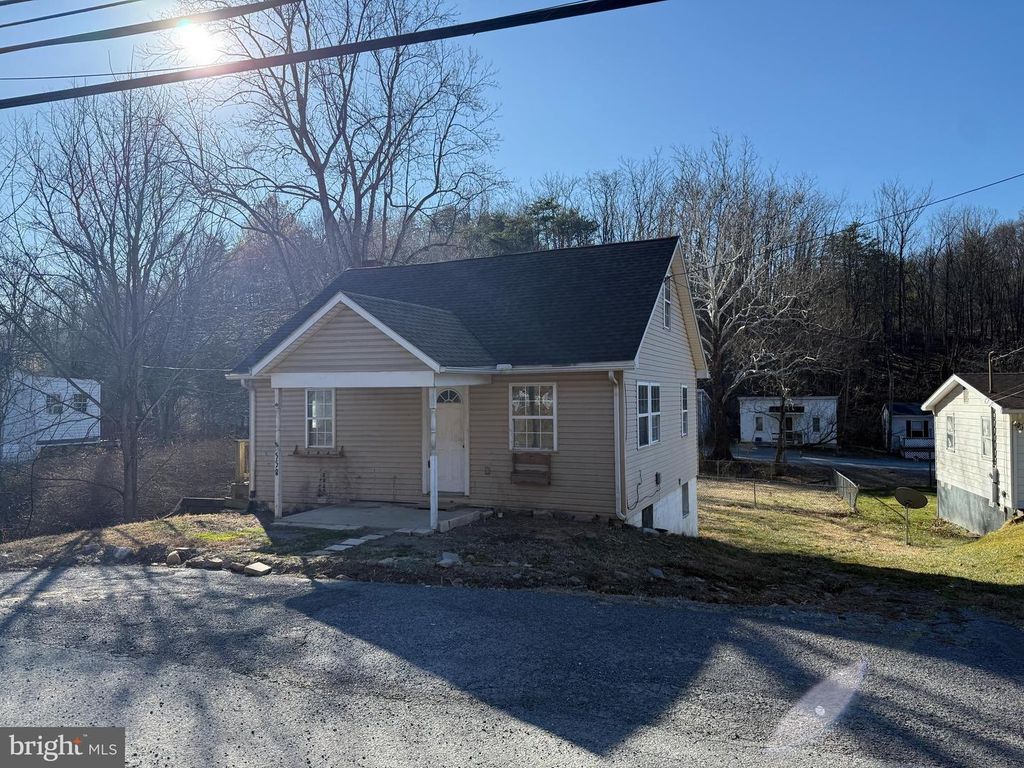 558 MARTINSBURG RD, Berkeley Springs, WV 25411