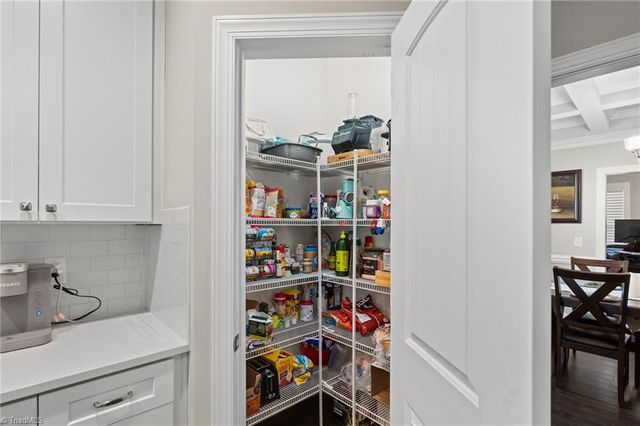 405 Meadowfield Run, Clemmons, NC 27012