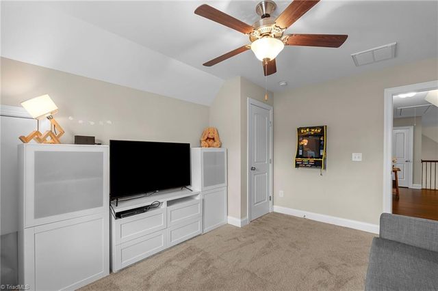 405 Meadowfield Run, Clemmons, NC 27012