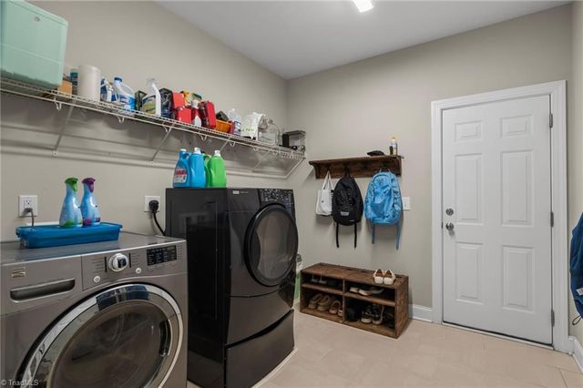 405 Meadowfield Run, Clemmons, NC 27012