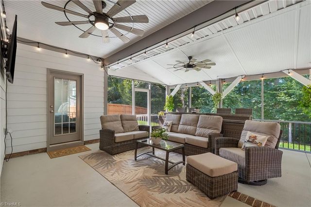 405 Meadowfield Run, Clemmons, NC 27012