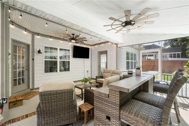 405 Meadowfield Run, Clemmons, NC 27012