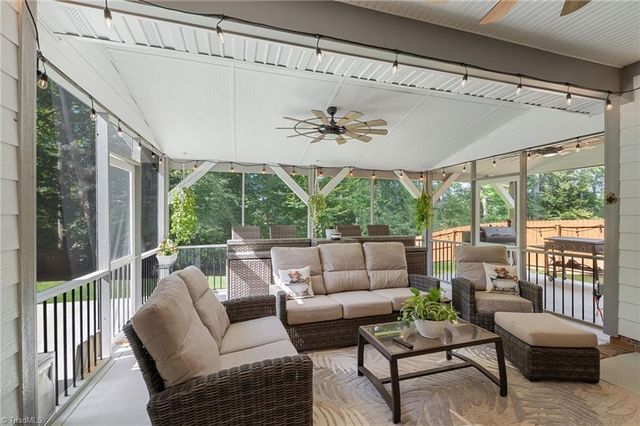 405 Meadowfield Run, Clemmons, NC 27012