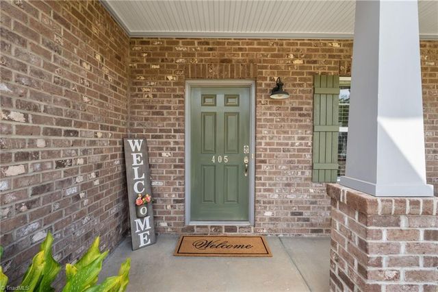 405 Meadowfield Run, Clemmons, NC 27012