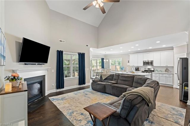 405 Meadowfield Run, Clemmons, NC 27012