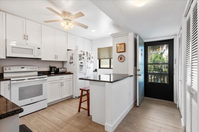 1519 PELICAN POINT DRIVE 288, Sarasota, FL 34231