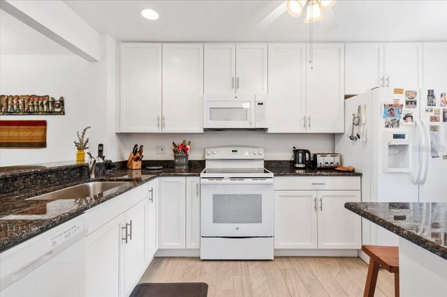 1519 PELICAN POINT DRIVE 288, Sarasota, FL 34231