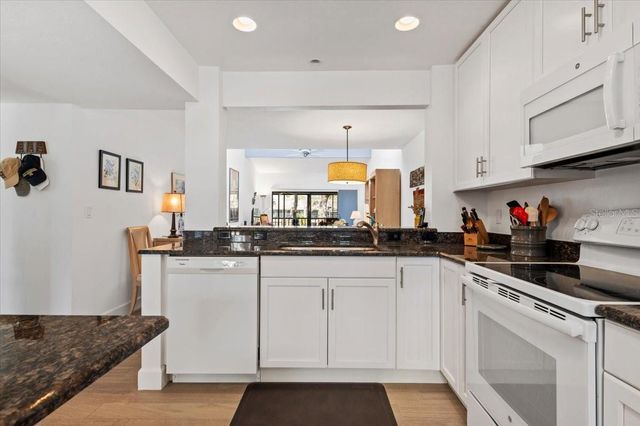 1519 PELICAN POINT DRIVE 288, Sarasota, FL 34231